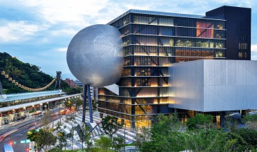 Moderní centrum múzických umění v Tchaj-pej stírá hranice mezi divadlem a ulicí