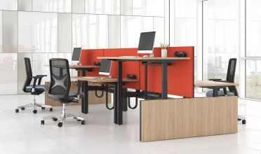 Výškově stavitelné stoly: budoucnost kancelářského stolování