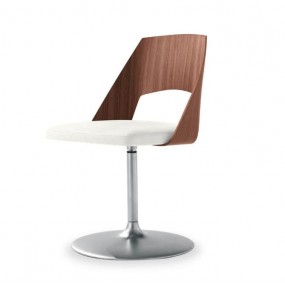 GAMMA chair with central base