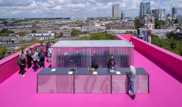 The Podium: Dočasná instalace, která povznesla Rotterdamský měsíc architektury 2022 do oblak