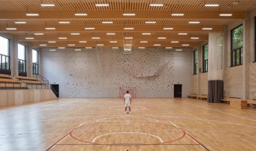 Na okraji Kolína v Borkách vyrostla nová sportovní hala z dílny studio OV-A