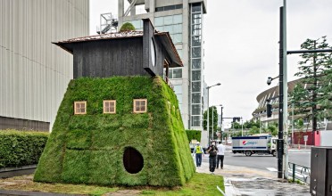 Na travnatém pahorku uprostřed Tokia vyrostla rozmarná čajovna. Poznejte s námi krásy domku Go-An!