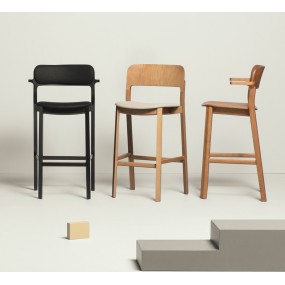 Bar stool HART 3.14.0 - with wooden armrest