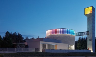 Kostel Lesná: minimalistická architektura navazující na současné potřeby