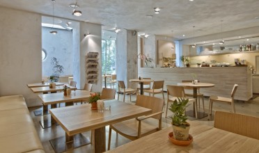Mistral Café a jeho prostorný a vzdušný interiér